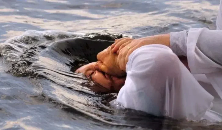 Não sou mais eu quem vive, mas Cristo vive em mim